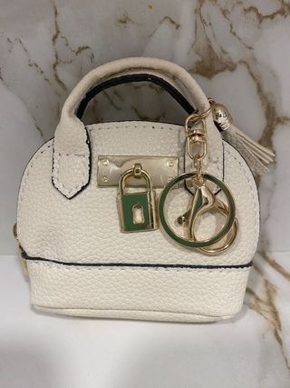 Minibolso llavero beige dorado