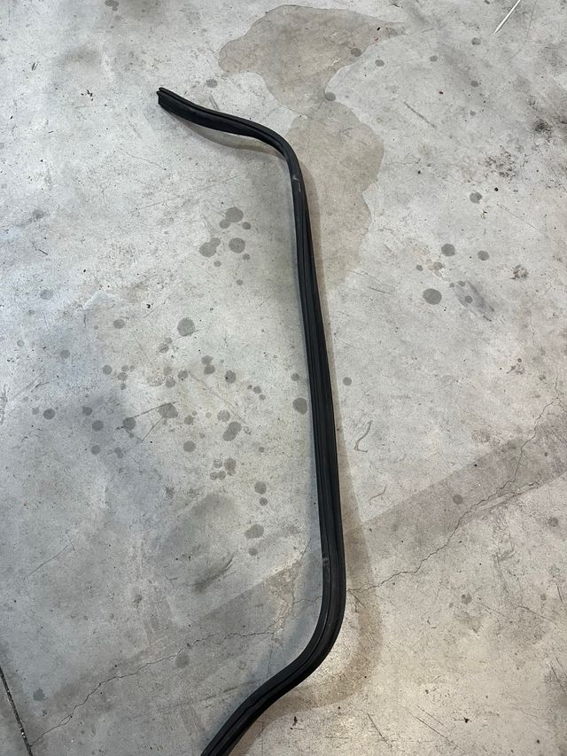 Goma estanqueidad capo Megane 2 RS