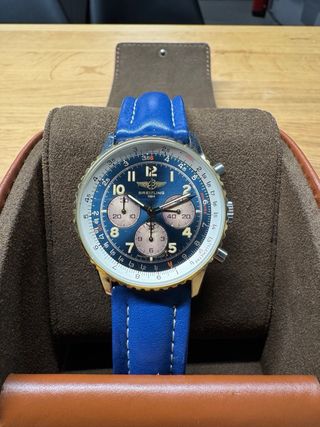 Breitling Navitimer: Azul y Dorado