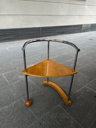2 sedie in stile postmoderno