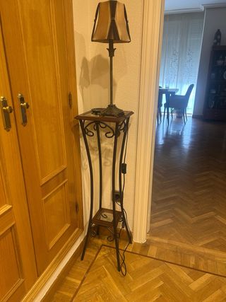Pie lámpara/macetero metal-madera, lampara incluid
