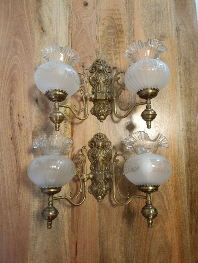 2 Apliques dorados de pared con tulipas