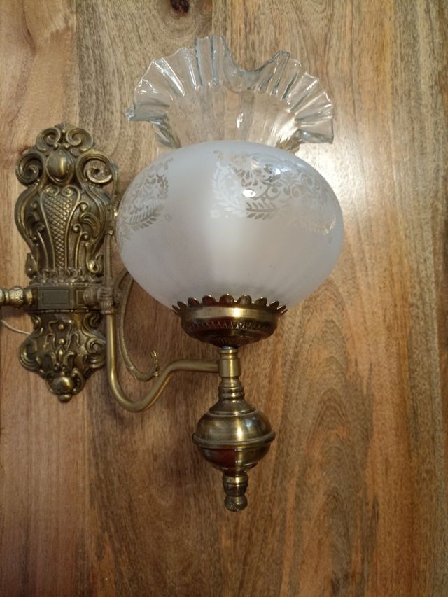 2 Apliques dorados de pared con tulipas