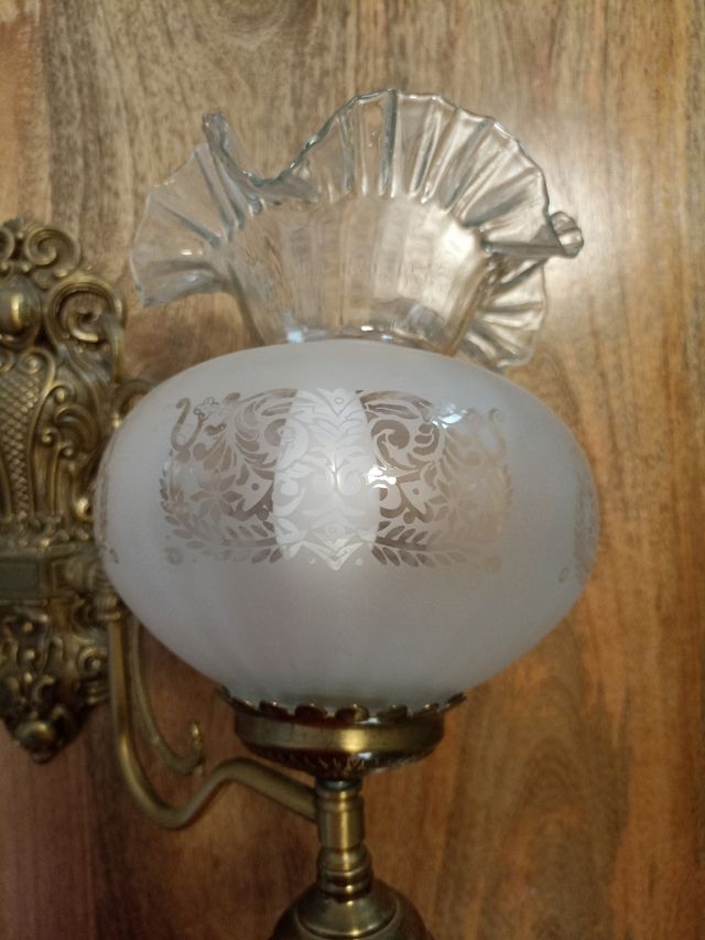 2 Apliques dorados de pared con tulipas