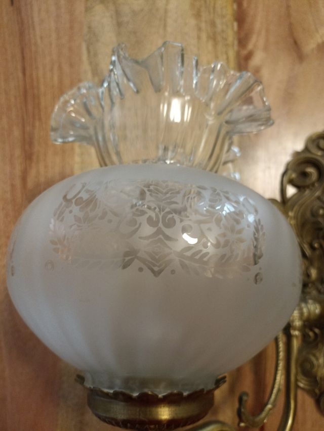 2 Apliques dorados de pared con tulipas