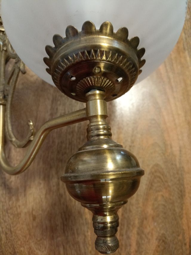 2 Apliques dorados de pared con tulipas