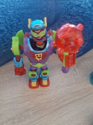 SuperThings: Vehículos, robots y Cuartel