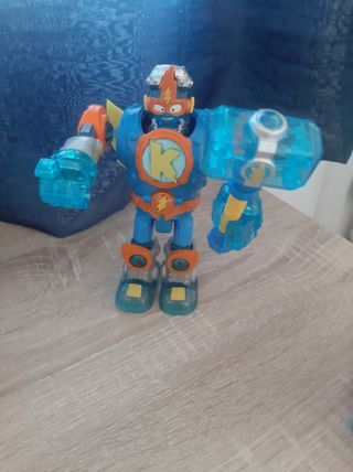 SuperThings: Vehículos, robots y Cuartel