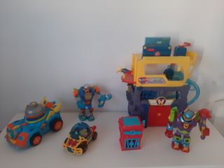 SuperThings: Vehículos, robots y Cuartel