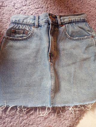Mini falda vaquera desgastada