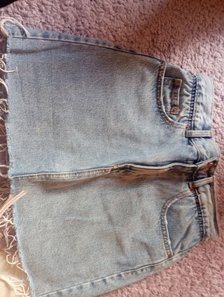 Mini falda vaquera desgastada