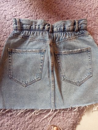 Mini falda vaquera desgastada