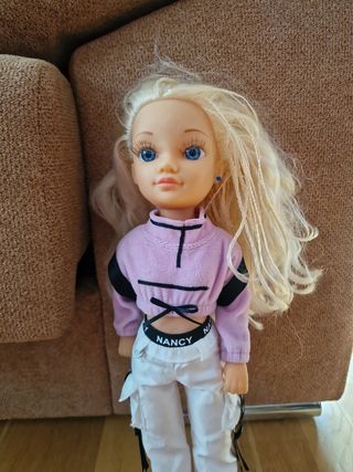 Muñeca Nancy + Patinete