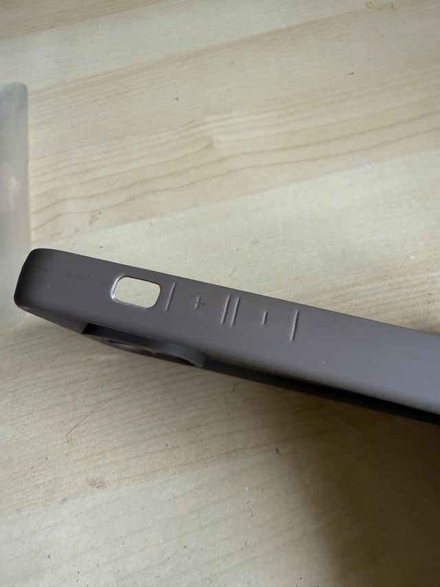 Funda silicona movil iPhone 14