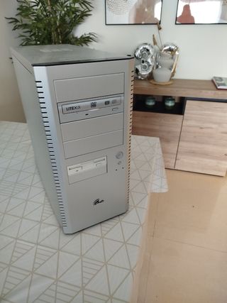Caja PC sobremesa - Torre plata