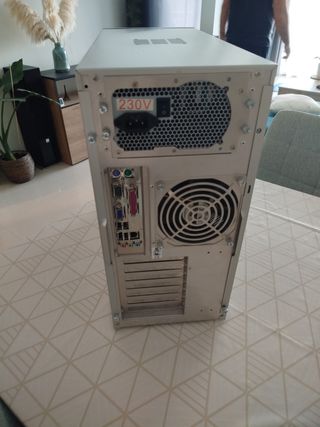 Caja PC sobremesa - Torre plata