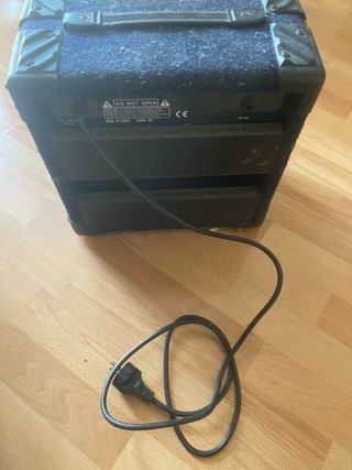 Guitarra eléctrica Academy y amplificador incluido