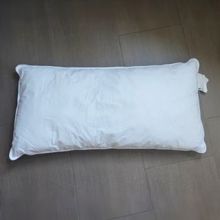 Almohada Agua Amazon Basics 40x80cm