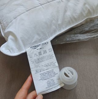 Almohada Agua Amazon Basics 40x80cm