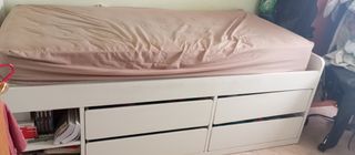 Cama SLÄKT IKEA blanca