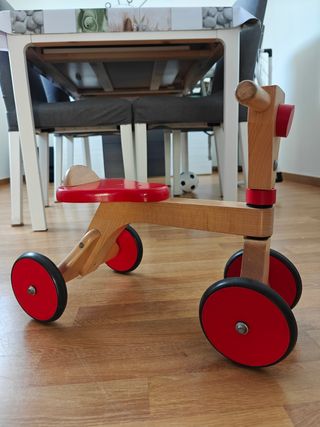 Bici sin pedales de madera.