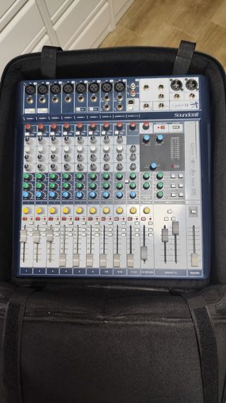 Soundcraft Signature 12 Mesa de Mezclas