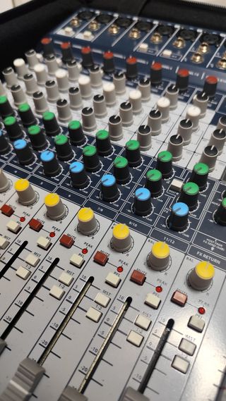Soundcraft Signature 12 Mesa de Mezclas