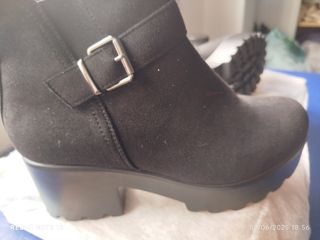 Botines negros mujer talla 39.
Marca Local.