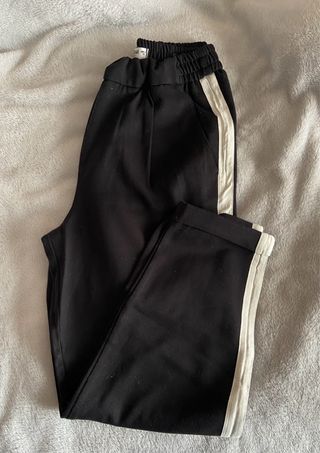 Pantalones pinza negros con raya blanca