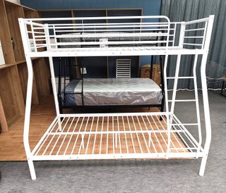 NUEVA LITERA METALICA+MESITA DE NOCHE !! BLANCA!!