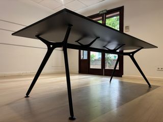 Tavolo nero ufficio - moderno