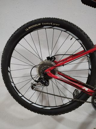 Bicicleta marca Specialized Rocknopper 29"