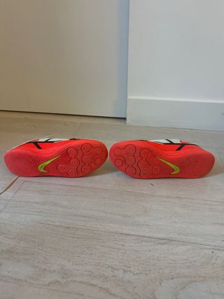 Botas fútbol Nike Multitaco talla 38