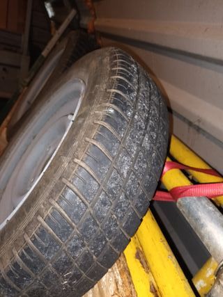 2 Ruedas Remolque 155/70R13 150 euros las dos