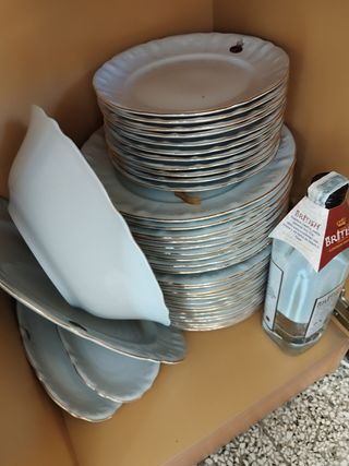 Vajilla porcelana blanca y dorada