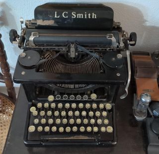 Maquina de escribir antigua