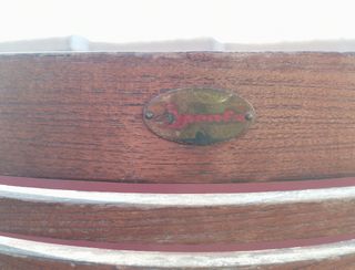 Sillas madera 3 patas antiguas modernistas.