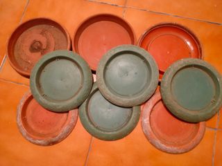 LOTE DE NUEVE PLATOS PARA MACETAS