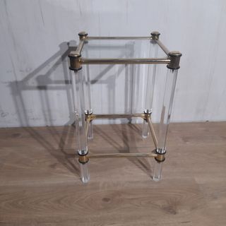 Mesita metacrilato dorada