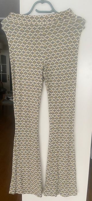 Pantalones acampanados elásticos