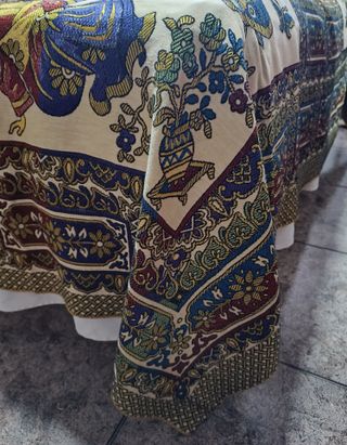 Colcha antigua con hilos de seda