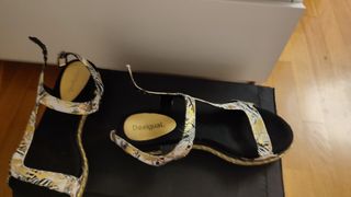 Sandalias Desigual doradas y blancas número 38 