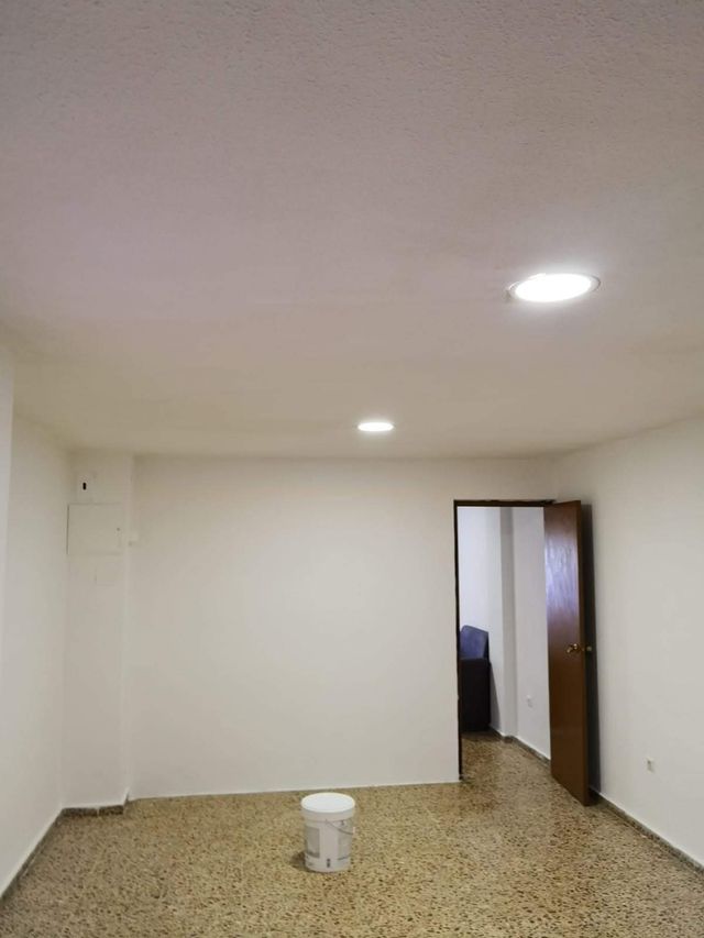 Oficina en entresuelo - Local