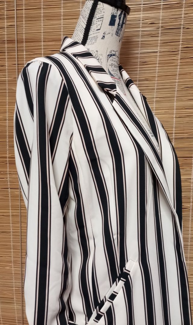 Blazer rayas blanco-negro y rosa