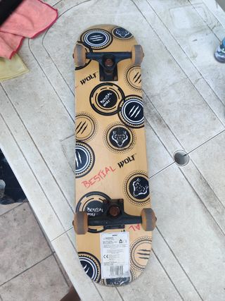Skate marca bestial wolf.