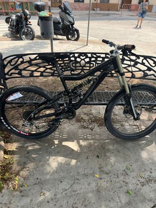 Bicicleta Downhill Devinci