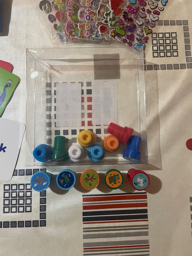 Tarjetas animales + pegatinas + sellos animales.