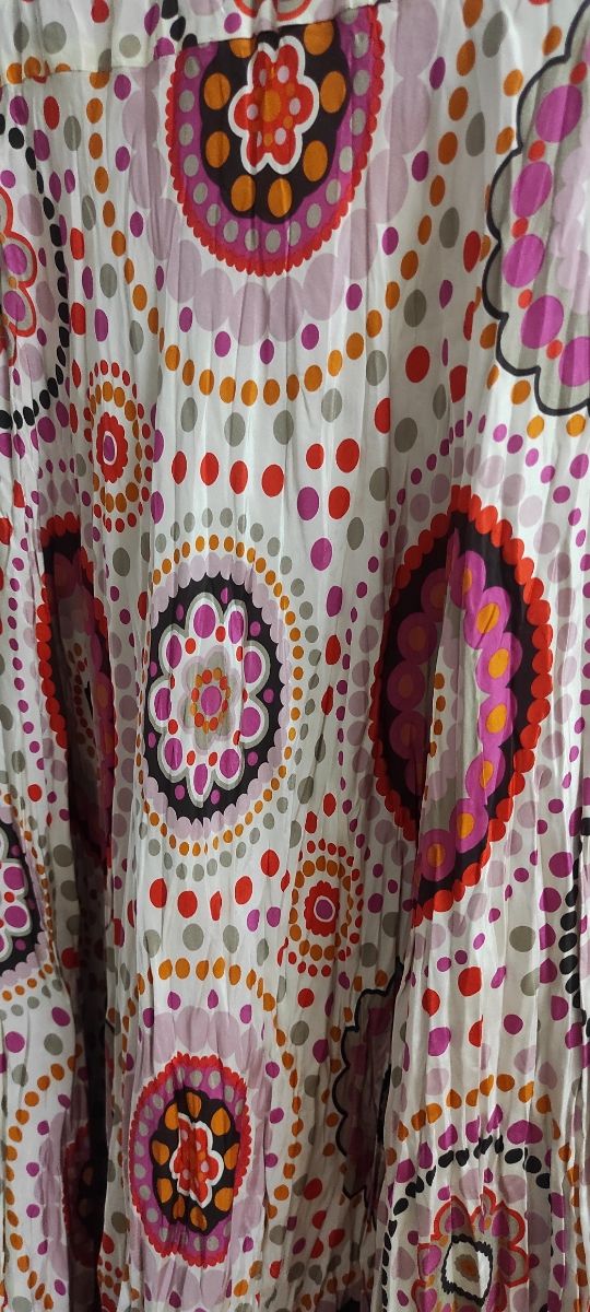 Vestido midi satinado estampado