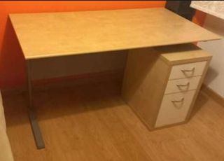 Escritorio madera - beige/gris.
REGALO: Cajonera