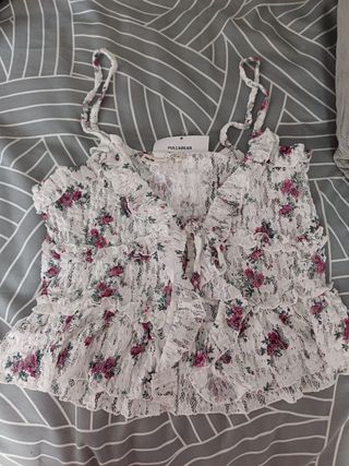 Top blanco Pull&Bear flores